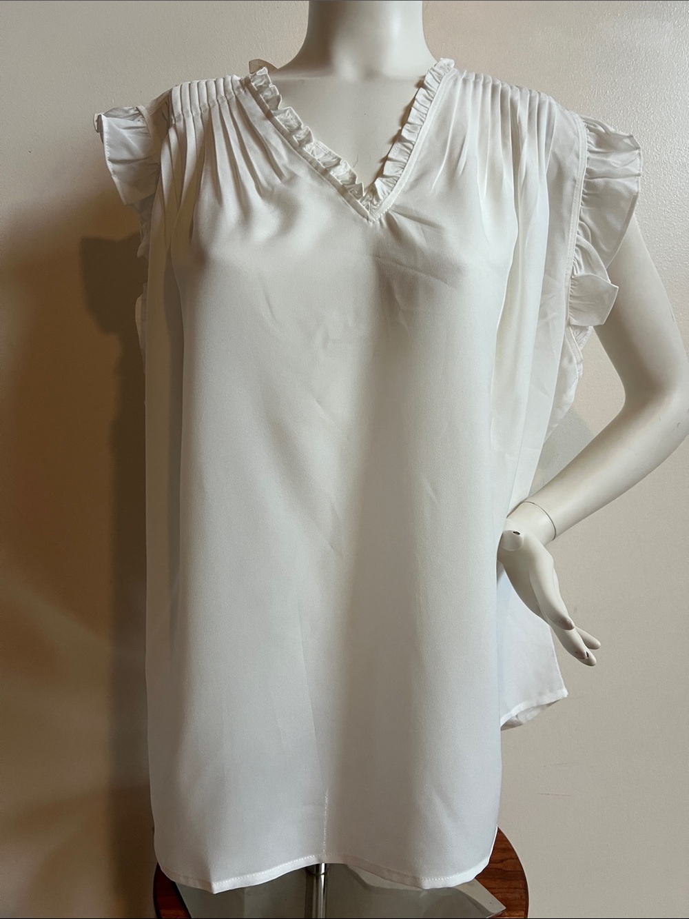 On 34 White Ruffle V-Neck Sleeveless Blouse - Women's Top 2X NWT